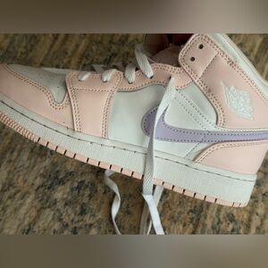 Nike Air Jordan 1 mid